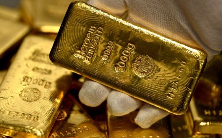 الذهب يرتفع مع تراجع الدولار وغموض مفاوضات السلام في أوكرانيا