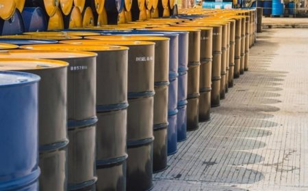 أسعار النفط تواصل انخفاضها بعد قرارين لترامب