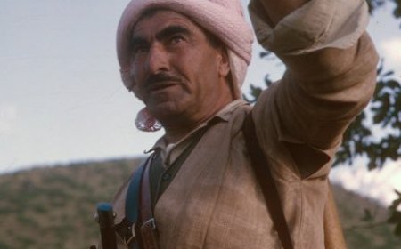 عشر آراء تاريخية في سيرة الزعيم مصطفى البارزاني