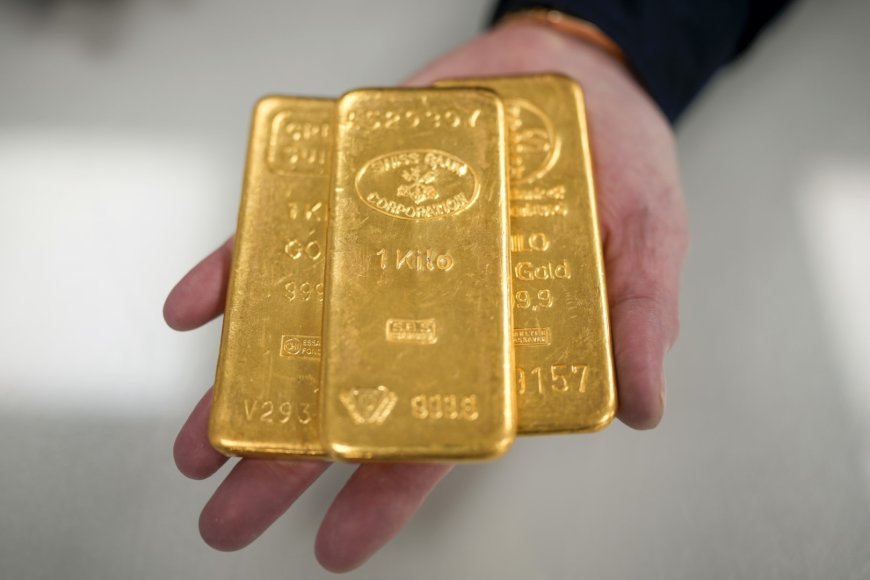 الذهب يقفز إلى أعلى مستوى في أسبوعين بفضل الطلب على الملاذ الآمن