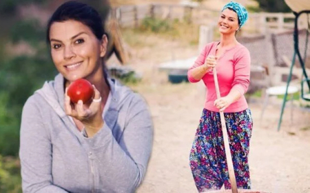 Açelya Akkoyun'un kışlık hazırlığı: Elleriyle salça kaynattı