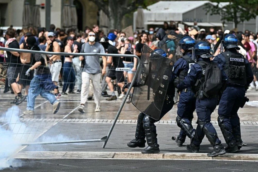 Fransa'da halk ayaklandı: "Her şeyi engelleyelim"