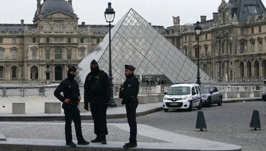 Louvre Müzesi'nde soygun! Hırsızlar mücevherleri çalıp kaçtı