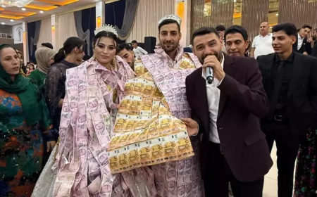 YOK ARTIK! Mardin'deki düğünde gelin ve damada paradan yelek giydirilip, taç takıldı