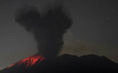 تحذير من تساقط الرماد بعد ثوران أحد أنشط البراكين في اليابان