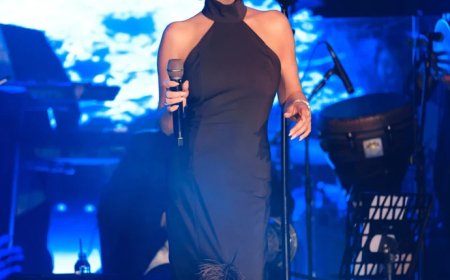 Kayseri'de Ebru Yaşar rüzgarı! Şıklığıyla büyüledi! Performansıyla geceye damga vurdu