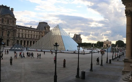 Louvre Müzesi’nde bir skandal daha! Soygunun ardından bu kez su sızıntısı: Yüzlerce antik eser zarar gördü