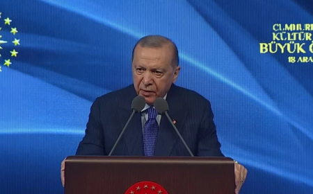 Cumhurbaşkanı Erdoğan'dan önemli açıklamalar: "Eğilmeden, bükülmeden dimdik duruyoruz"