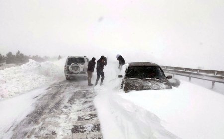 Sivas-Kayseri yolu ulaşıma kapandı: 20 araç, 50 vatandaş mahsur kaldı