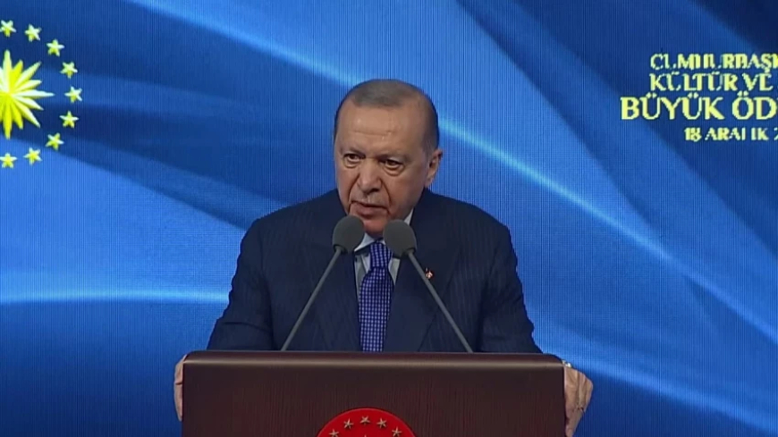 Cumhurbaşkanı Erdoğan'dan önemli açıklamalar: "Eğilmeden, bükülmeden dimdik duruyoruz"