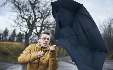 İstanbul'u kuvvetli fırtına vurdu! Valilik ve AKOM alarma geçti: Karbonmonoksit zehirlenmelerine dikkat!