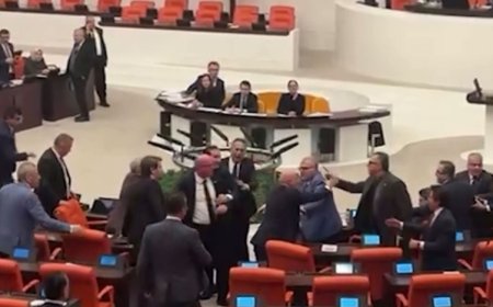 TBMM karıştı: AK Parti’li ve CHP’li vekiller birbirine girdi