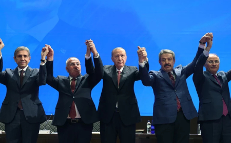 4 belediye başkanı AK Parti'ye katıldı! Rozetlerini Cumhurbaşkanı Erdoğan taktı!