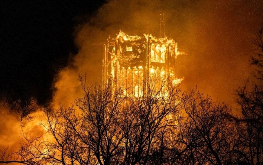 Hollanda'da 154 yıllık tarihi Vondelkerk Kilisesi’nde yangın!