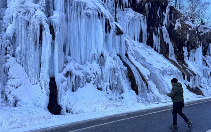 Dersim eksi 20'yi gördü: Ünlü ‘Ağlayan Kayalar’ buz tuttu