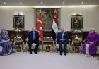 Erdoğan, Kahire’de resmi törenle karşılandı
