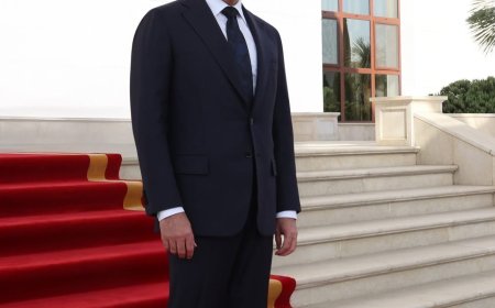 ‏نيجيرفان بارزاني في مؤتمر صحفي بميونخ رداً على سؤال لرووداو: هناك فرصة للحل في روجآفا لكن ينبغي ترك مسألة الاتفاق على النموذج المناسب للأطراف الكوردية والحكومة السورية للتوافق عليه.