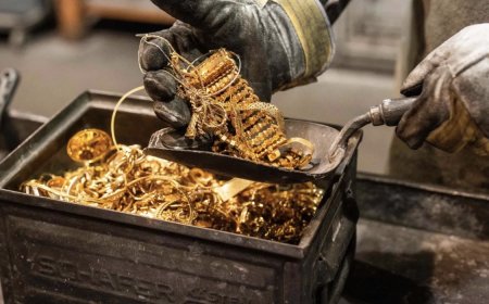 الذهب يتراجع مع ارتفاع الدولار قبيل صدور بيانات التضخم