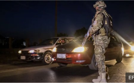 باكستان تشن غارات على كابول وقندهار مع تصعيد حركة طالبان الأفغانية لهجماتها عبر الحدود، ووزير الدفاع الباكستاني يعلن "حرباً مفتوحة"