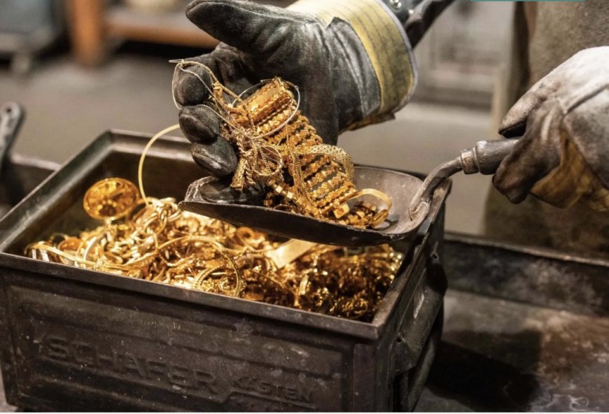 الذهب يتراجع مع ارتفاع الدولار قبيل صدور بيانات التضخم