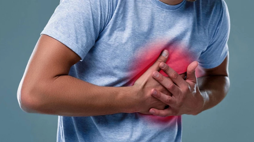 Göğüste ani ağrı ve çarpıntıya dikkat! Diyafram fıtığı olabilir