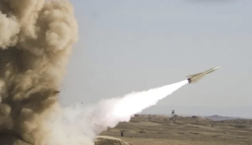 اعلام ايراني: إطلاق عشرات الصواريخ الباليستية باتجاه (إسرائيل)