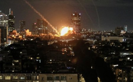 صفارات الإنذار تدوي في إسرائيل بعد إطلاق مسيرات وصواريخ من لبنان صوب تل أبيب