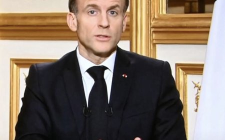 الرئيس الفرنسي  إيمانويل ماكرون يؤكد في  خطاب لمواطنيه حول  الحرب  في  الشرق الأوسط أن بلاده لا يمكنها الإقرار بالأعمال العسكرية الأمريكية والإسرائيلية، وحمل إيران "المسؤولية الأولى" لما آل إليه الوضع. يأتي هذا في وقت يتواصل التصعيد العسكري بالمنطقة.