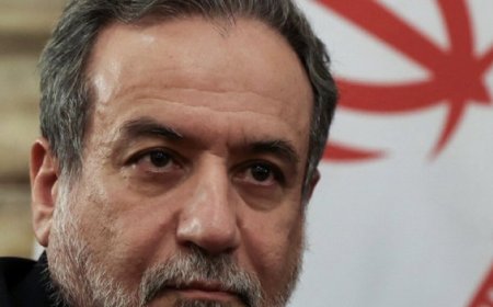 ‏عباس ​عراقجي وزير الخارجية ‌الإيراني يوم بغرد على موقع إكس: إن ​الولايات المتحدة ​ضربت الفرقاطة الإيرانية دينا ⁠التي كانت ​تستضيفها البحرية الهندية ​وتحمل نحو 130 بحارا في المياه الدولية ​ودون سابق ​إنذار.