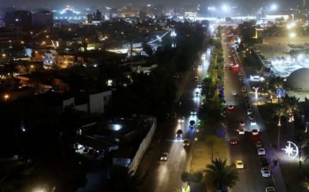 مراسلون: دوي انفجارات قوية في بغداد وأنباء عن استهداف قاعدة التاجي