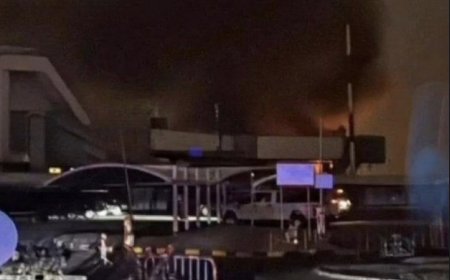 ‏وكالة الأنباء الكويتية: فرق الإطفاء تكافح حريق خزانات الوقود بمطار الكويت الدولي بعد استهدافها بمسيرة