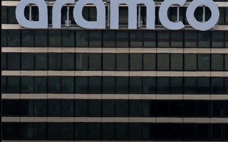 شركة أرامكو السعودية تبدأ خفض الإنتاج في اثنين من حقولها النفطية، بعد تعطل حركة الملاحة في مضيق هرمز عقب الحرب الأميركية الإسرائيلية على إيران