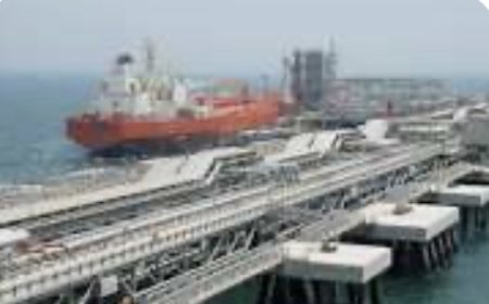 بلومبرغ: السعودية والإمارات والعراق والكويت تخفّض إنتاج النفط بما يصل إلى 6.7 مليون برميل يوميًا