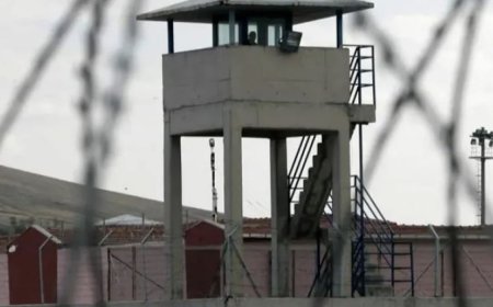 العدل العراقية: المناطق المحيطة بسجن الكرخ المركزي تعرضت لاستهدافات وكانت أشدها ضربات اليوم