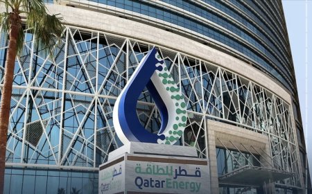 الرئيس التنفيذي لقطر للطاقة يصرح : سنخسر ما يعادل 17 بالمئة من صادرات قطر من الغاز المسال لمدة تتراوح بين 3 و5 سنوات ولكي نستأنف الإنتاج نحتاج أولا إلى وقف الأعمال العدائية و: لا ينبغي مهـــ..ـاجمة هذه المنشآت التي كلفت حوالي 26 مليار دولار لبنائها قبل سنوات عدة و: الإيرادات السنوية المفقودة من المنشآت الثلاث المتضررة تبلغ حوالي 20 مليار دولار، و: ستنخفض صادراتنا من غاز البترول المسال بنسبة 13%، وقد نضطر إلى إعلان حالة القوة القاهرة في عقود طويلة الأجل تصل مدتها إلى خمس سنوات 