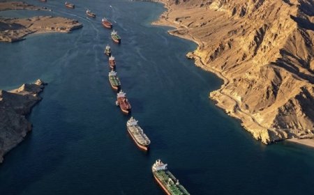 ‏ "وول ستريت جورنال" عن مسؤولين أميركيين: واشنطن تستخدم مروحيات أباتشي لتدمير الزوارق الإيرانية في هرمز وخطة البنتاغون هي الحد من خطر الزوارق والألغام والصواريخ الإيرانية وعمليات تأمين الملاحة في مضيق هرمز قد تستغرق أسابيع وواشنطن قد ترسل سفنا حربية إلى مضيق هرمز لتأمين الملاحة وواشنطن كثفت العمليات العسكرية فوق مضيق هرمز