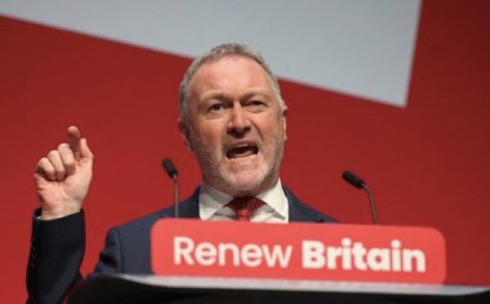 ‏ وزير الإسكان البريطاني ​ستيف ريد يقول: إن الرئيس الأمريكي دونالد ترامب عبر ​عن موقفه ​الشخصي عندما هدد بتدمير ⁠محطات الطاقة الإيرانية ​إذا لم تُعد ​طهران فتح مضيق هرمز بالكامل خلال 48 ساعة.