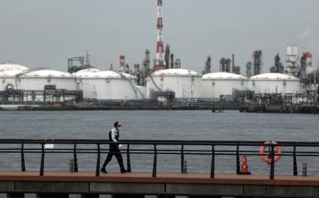 انخفاض أسعار النفط بأكثر من 13.5 في المائة يوم الاثنين بعد أن صرّح الرئيس الأميركي دونالد ترامب بأنه سيأمر الجيش بتأجيل أي ضربات ضد محطات الطاقة الإيرانية والبنية التحتية