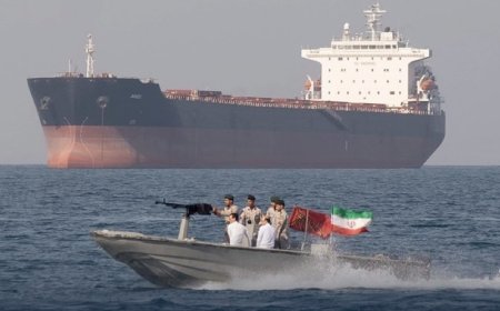 ‏بلومبرغ: إيران بدأت فرض رسوم على بعض السفن مقابل المرور الآمن عبر مضيق هرمزو الرسوم التي تطلبها إيران من بعض السفن التي تعبر مضيق هرمز تصل إلى مليوني دولار