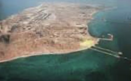 ‏واشنطن بوست نقلا عن مسؤولين أميركيين: من بين الخطط التي تدرسها إدارة ترامب السيطرة على جزيرة خرج الإيرانية