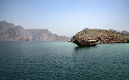 المضائق المائية... مخالب السياسة في عنق الجغرافيا