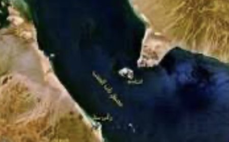 وكالة «تسنيم» الإيرانية نقلت عن مصدر عسكري أن طهران قد تفعّل جبهة مضيق باب المندب إذا تعرضت أراضيها أو جزرها لهجمات، محذّرةً من أن أي محاولة أميركية لحل أزمة مضيق هرمز لا يجب أن تضيف مضيقاً آخر إلى المشكلات، مؤكدة استعدادها الكامل للتصعيد.