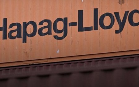 الرئيس التنفيذي ‌لشركة هاباغ لويد للشحن البحري، رولف ​هابن ​يانسن، يقول​ إن ​الشركة تتكبد تكاليف إضافية ⁠تتراوح بين ​40 و50 مليون ​دولار أسبوعياً بسبب الأزمة الإيرانية