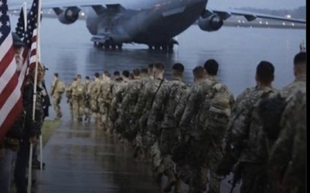 ‏ موقع أكسيوس يورد نقلاً عن مسؤول دفاعي أمريكي رفيع المستوى أنه يتوقع اتخاذ قرار بإرسال 10 آلاف جندي إضافي إلى منطقة الشرق الأوسط خلال الأسبوع المقبل.وأضاف المسؤول أن هذه القوات الإضافية ستكون من وحدات قتالية مختلفة عن تلك التي تم إرسالها سابقاً إلى الشرق الأوسط.