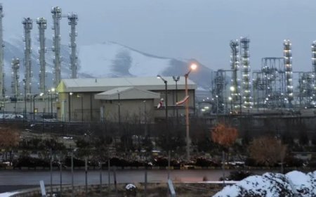 d w عربية:‏قالت ⁧‫إيران‬⁩، وأكدت ⁧‫إسرائيل‬⁩، مهاجمة منشأة نووية في وسط إيران. وفي سياق متصل أفادت مصادر مطلعة أن نحو ثلث الترسانة الصاروخية الإيرانية قد دمرت، ويظل ثلث آخر وضعه غير محدد بدقة وقد تضرر أو دُمر أو خبئ في الأنفاق.