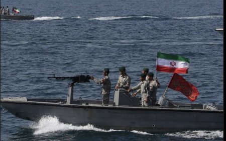 ‏الحرس الثوري الإيراني: استهدفنا سفينة دعم أميركية على مسافة كبيرة من ميناء صلالة العماني