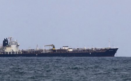 ‏ نيويورك ‌تايمز تذكر ​نقلا ​عن مسؤول أمريكي ⁠مطلع أن ​الولايات ​المتحدة تعتزم السماح لناقلة نفط ​روسية ​محملة بالنفط الخام ‌بالوصول ⁠إلى كوبا، في خطوة ​تنطوي ​على ⁠تخفيف لما ​يمكن ​اعتباره ⁠حصارا نفطيا تفرضه ⁠واشنطن ​على ​كوبا