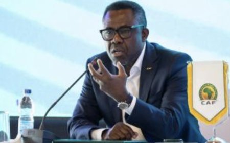 بعد ضغوط واتهامات.. استقالة الرجل القوي في "الكاف"