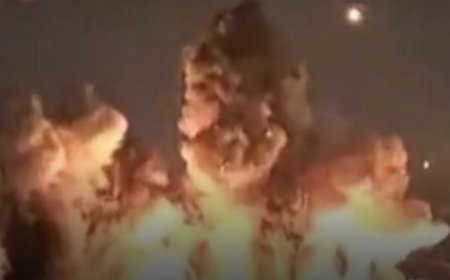 ‏الولايات المتحدة توجه ضربة كبيرة لمستودع ذخيرة ضخم في مدينة أصفهان الإيرانية، بحسب ما ذكرت صحيفة «وول ستريت جورنال»، نقلاً عن مسؤول أميركي. ‏وأفادت التقارير بأن واشنطن استخدمت خلال الليل عدداً كبيراً من القنابل الخارقة للتحصينات، يزن كل منها نحو ألفي رطل (ما يقارب 900 كيلوغرام)