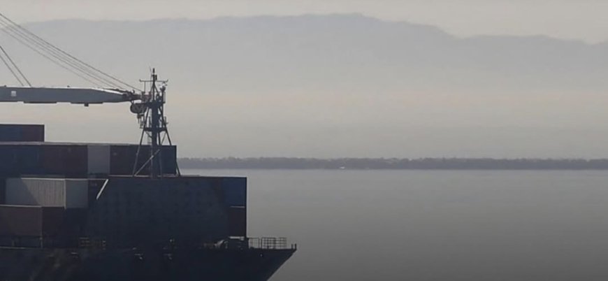 وسائل إعلام إيرانية تنقل عن قائد بالحرس الثوري قوله إن طهران ⁠أغلقت مضيق هرمز و"ستحرق أي سفينة تحاول ⁠عبوره"